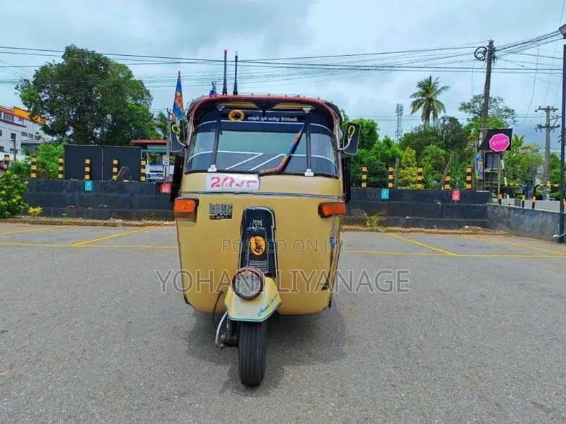 Bajaj RE Three wheelers 2000