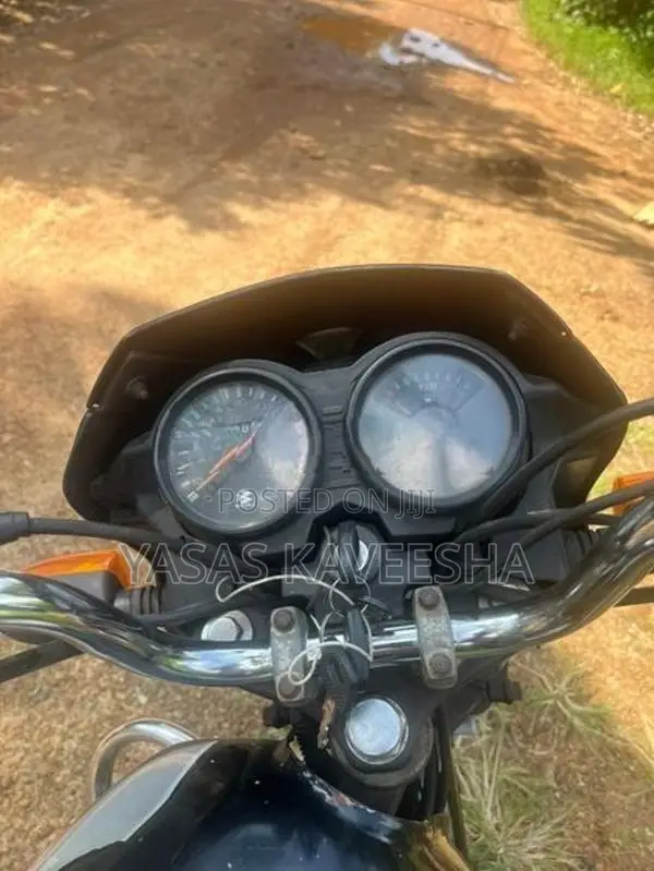 Bajaj CT100 2005