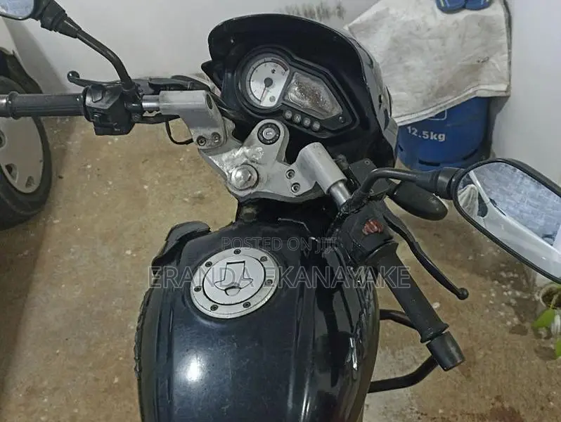 Bajaj Pulsar 180 2011