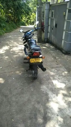 Bajaj CT100 2018