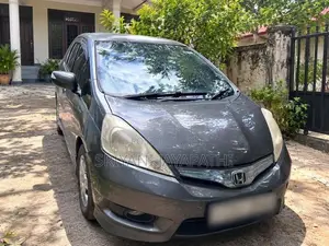 Honda Fit Shuttle 2013