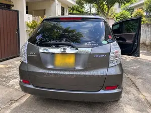 Honda Fit Shuttle 2013
