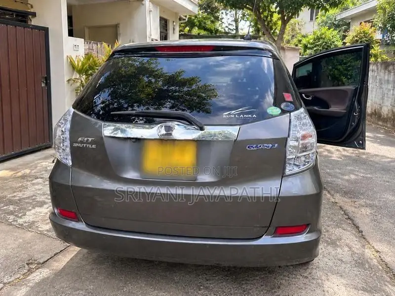 Honda Fit Shuttle 2013
