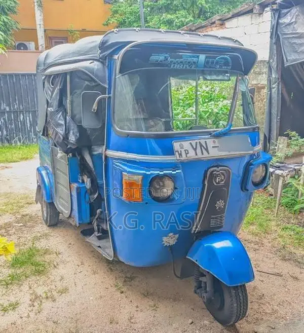 Bajaj RE 2012