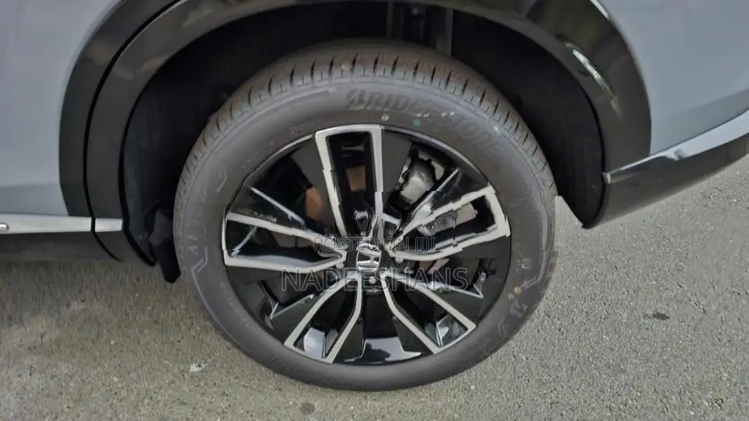 Honda Vezel Z GRADE B/NEW 2025