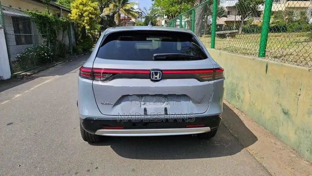 Honda Vezel Z GRADE B/NEW 2025