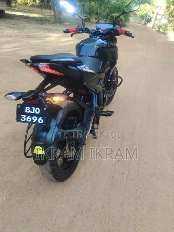 Bajaj Pulsar N160 2024
