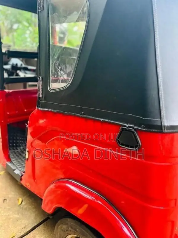 Bajaj RE 2025