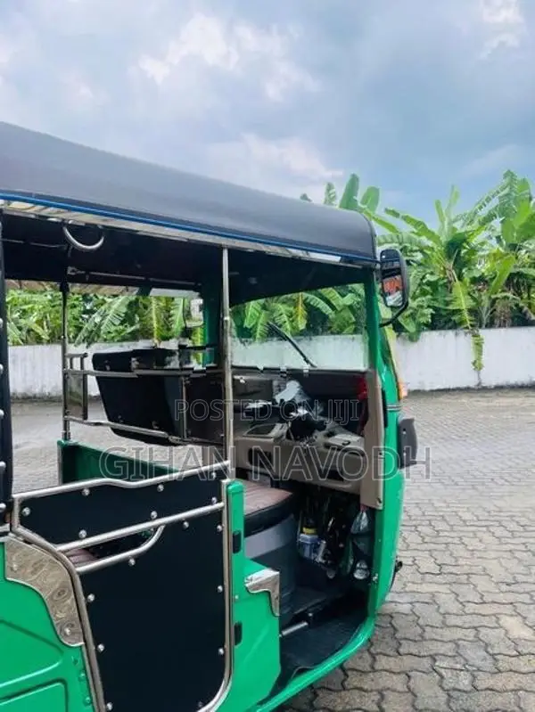 Bajaj RE 2025