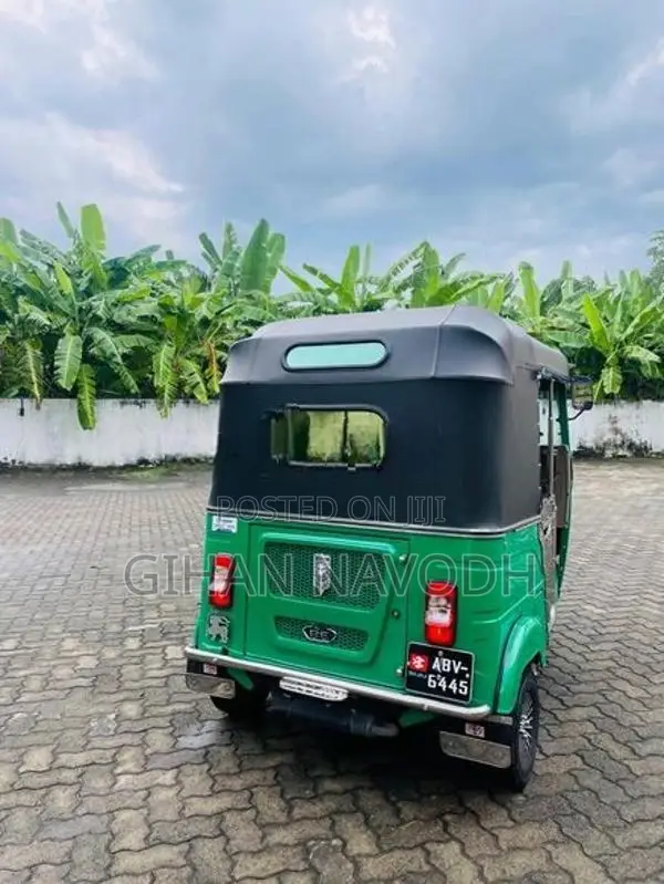 Bajaj RE 2025