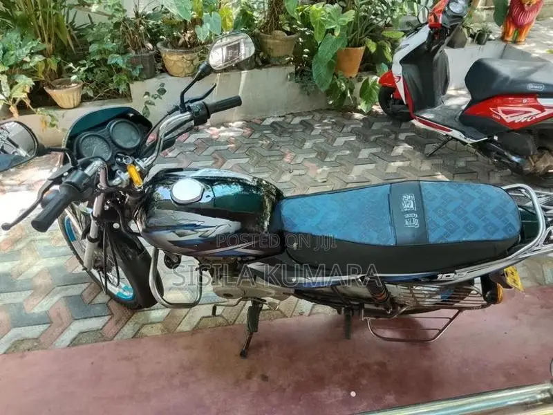 Bajaj CT100 2010