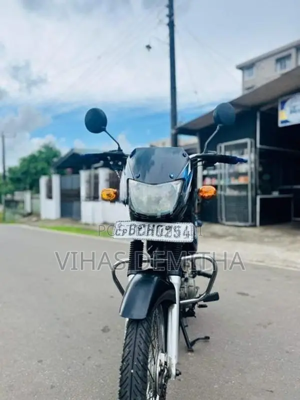 Bajaj CT100 2015