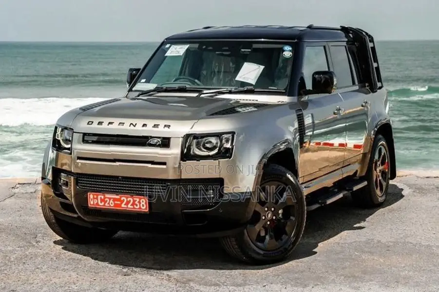 Land Rover Defender P300 2024