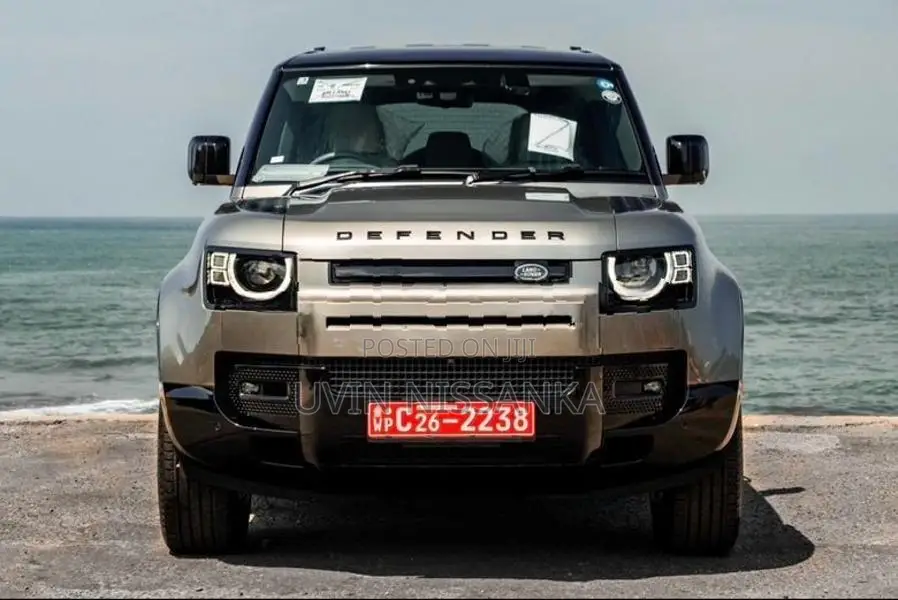 Land Rover Defender P300 2024