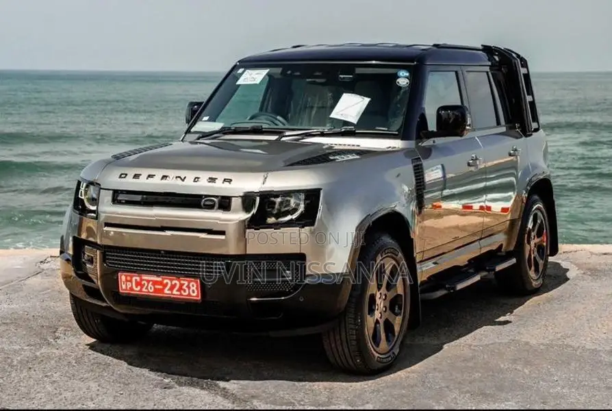 Land Rover Defender P300 2024
