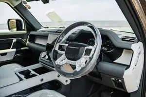 Land Rover Defender P300 2024