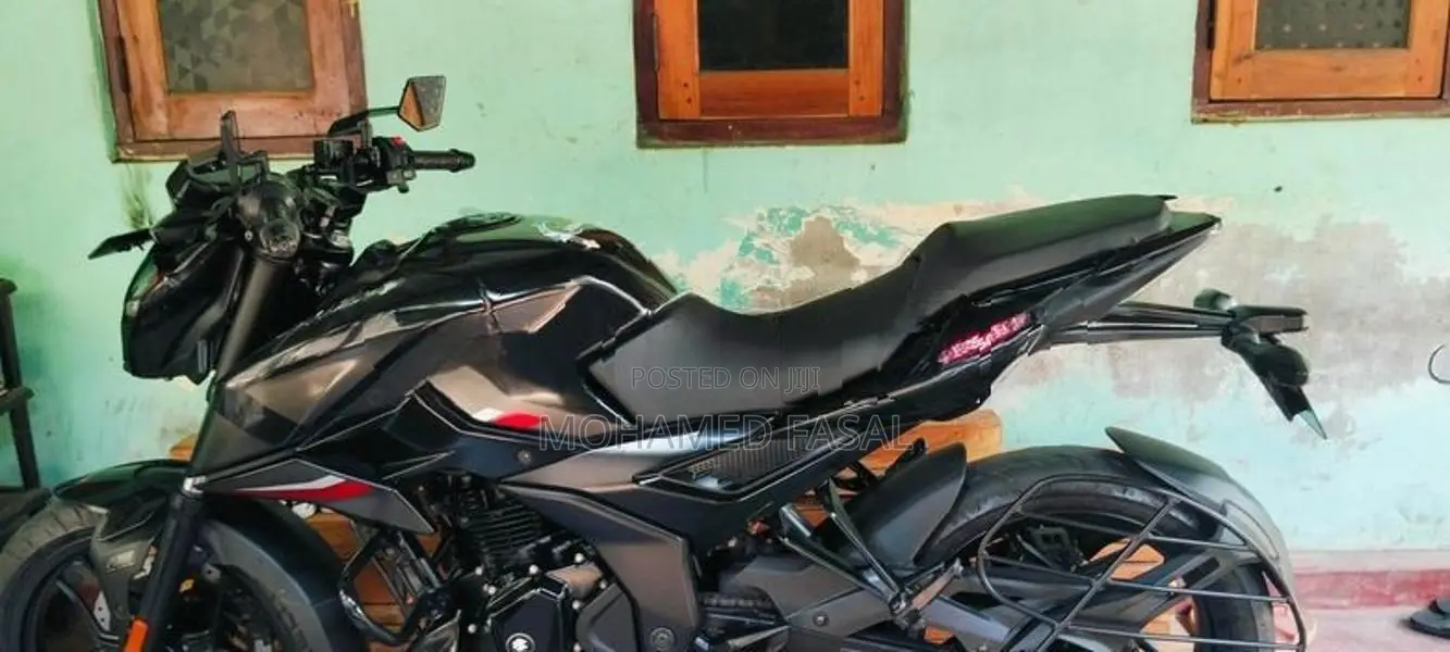 Bajaj Pulsar N160 2025