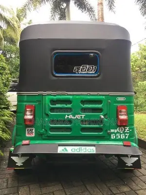 Bajaj RE QZ 2010