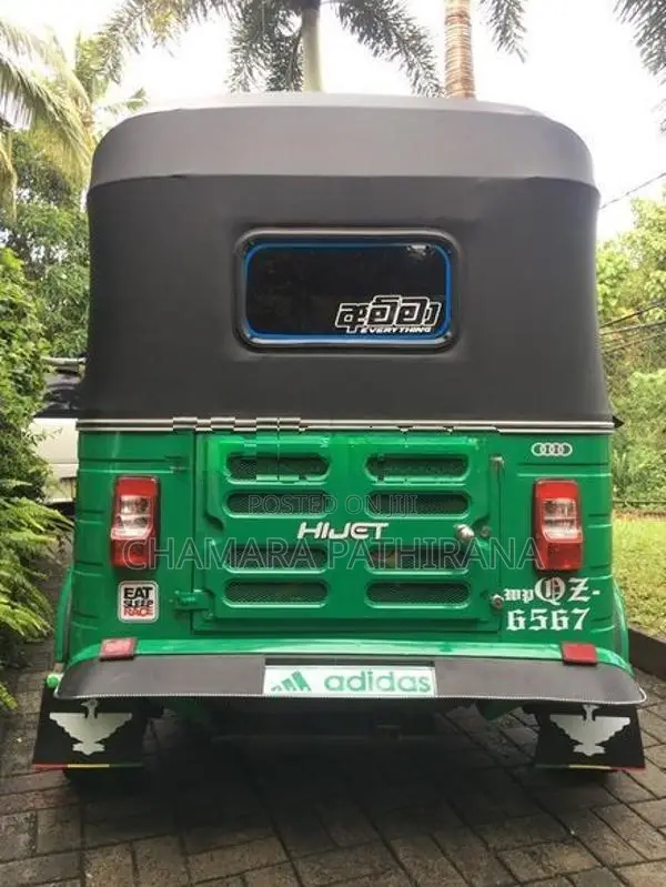 Bajaj RE QZ 2010
