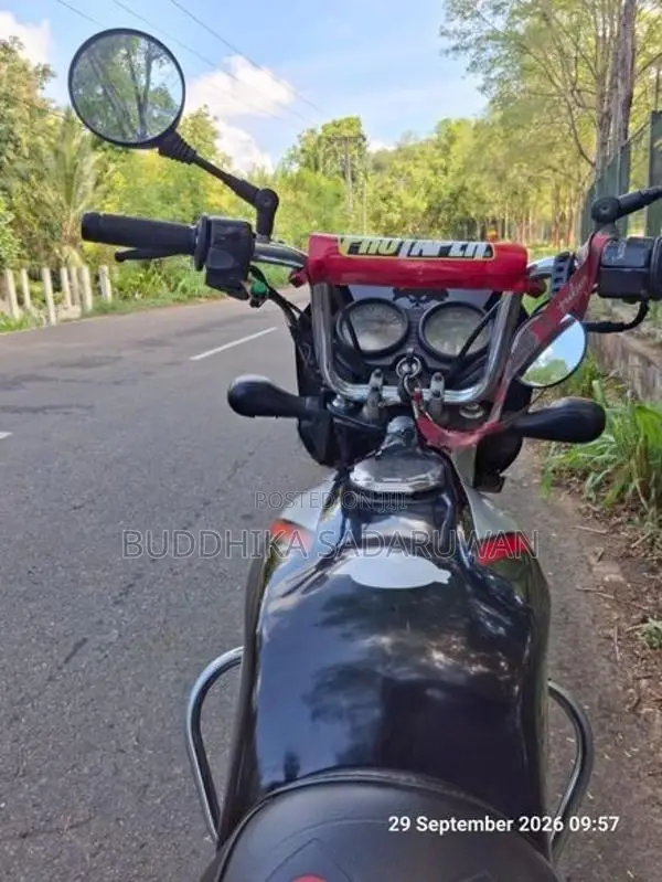 Bajaj CT100 2012