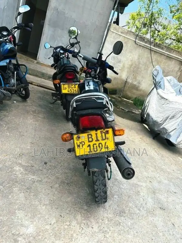 Bajaj CT100 2015