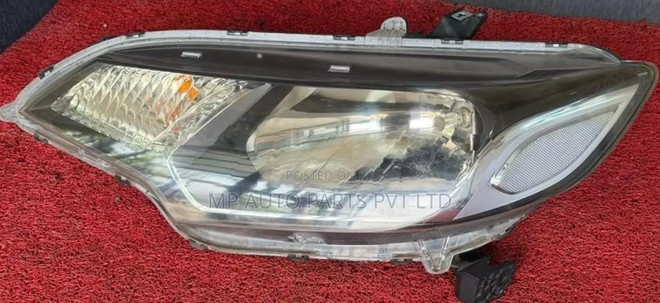 Honda Fit GP5 Head Light -left- W0349