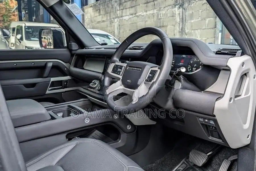Land Rover Defender X-Dynamic SE 7 Seat 2023