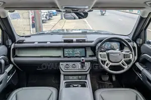 Land Rover Defender X-Dynamic SE 7 Seat 2023