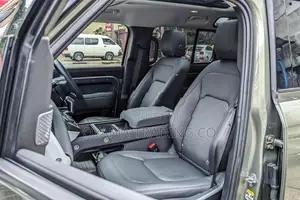 Land Rover Defender X-Dynamic SE 7 Seat 2023