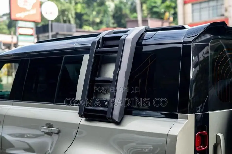 Land Rover Defender X-Dynamic SE 7 Seat 2023