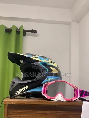 FOX V1 Helmet
