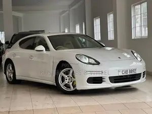 Porsche Panamera S 3L Twin Turbo 2013