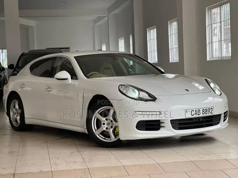 Porsche Panamera S 3L Twin Turbo 2013