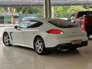 Porsche Panamera S 3L Twin Turbo 2013