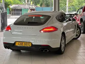Porsche Panamera S 3L Twin Turbo 2013