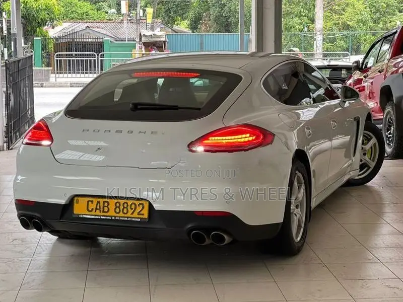 Porsche Panamera S 3L Twin Turbo 2013