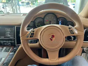 Porsche Panamera S 3L Twin Turbo 2013