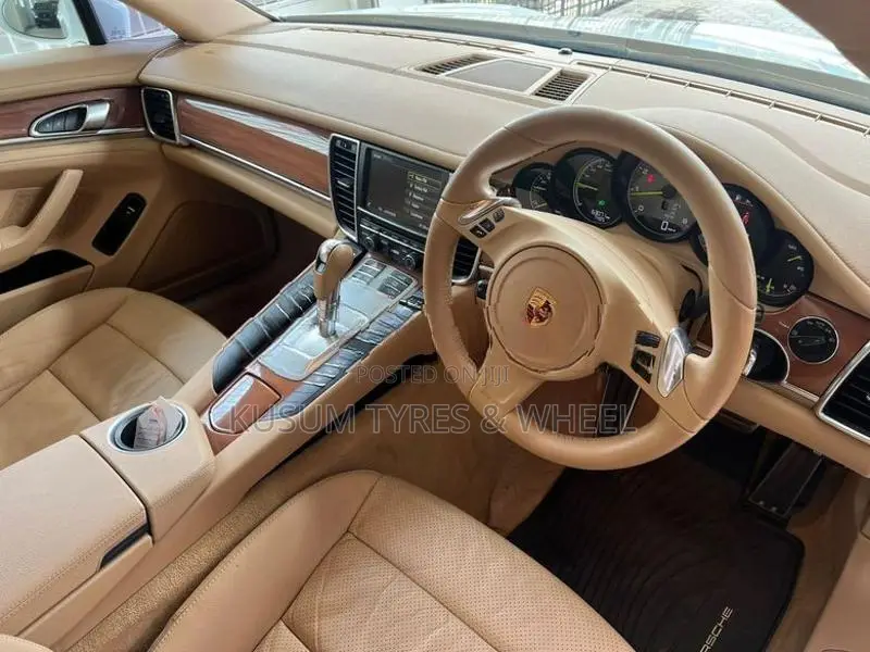 Porsche Panamera S 3L Twin Turbo 2013