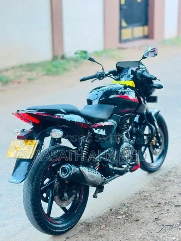 Bajaj Pulsar 180 2017