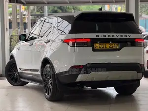Land Rover Discovery 5 7Seater SUN ROOF 2019