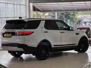 Land Rover Discovery 5 7Seater SUN ROOF 2019