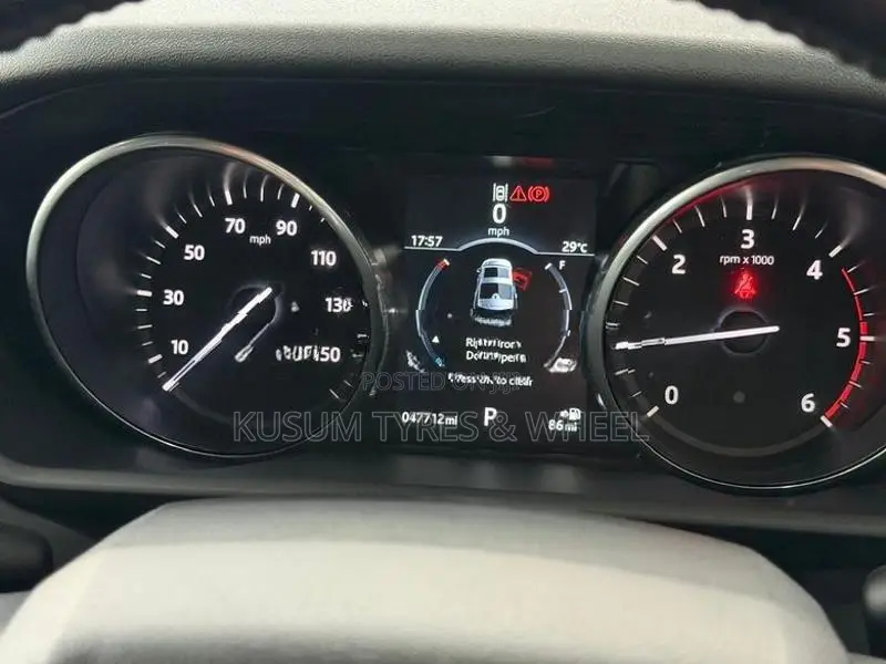 Land Rover Discovery 5 7Seater SUN ROOF 2019
