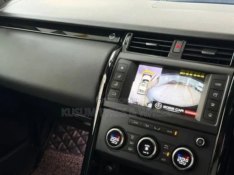 Land Rover Discovery 5 7Seater SUN ROOF 2019