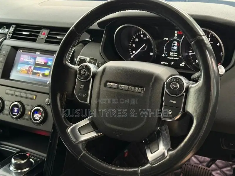 Land Rover Discovery 5 7Seater SUN ROOF 2019