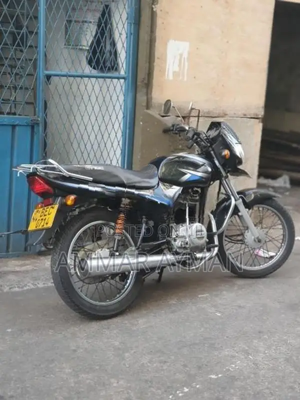 Bajaj CT100 2016