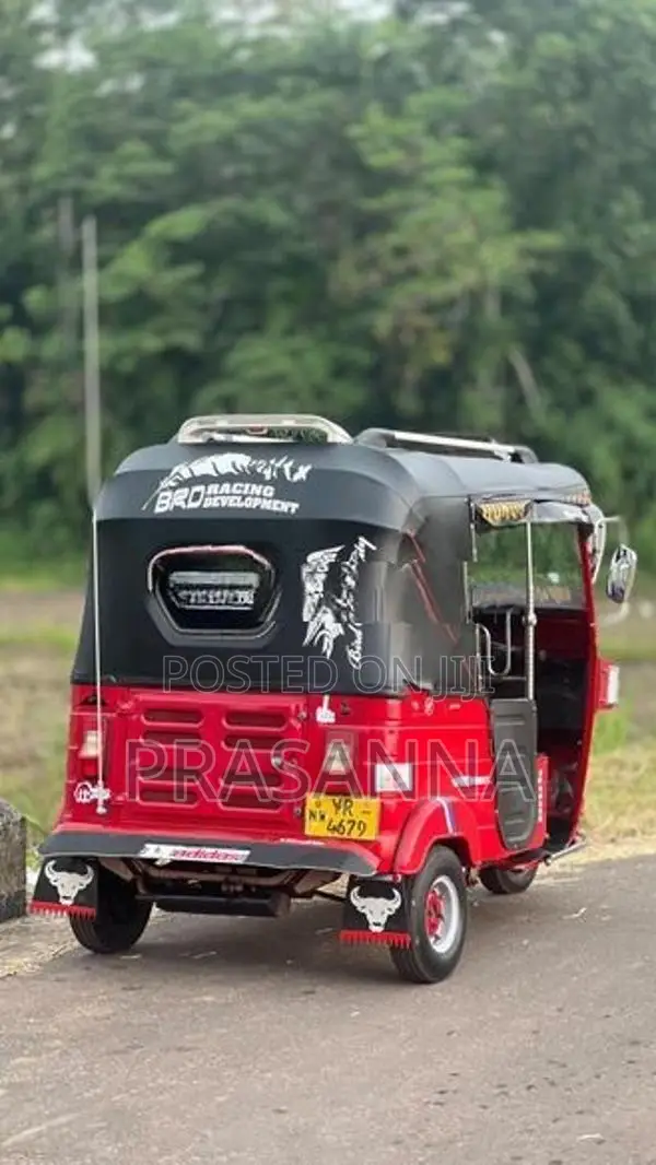 Bajaj RE 2011