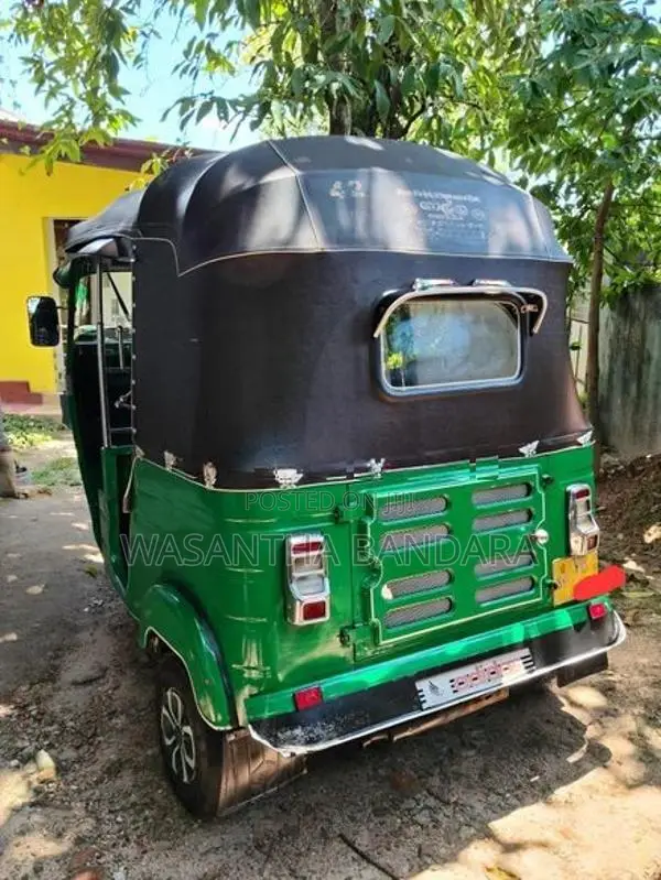 Bajaj RE 2010