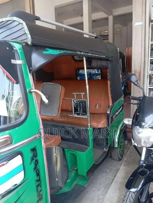 Bajaj RE Three Wheeler 2017