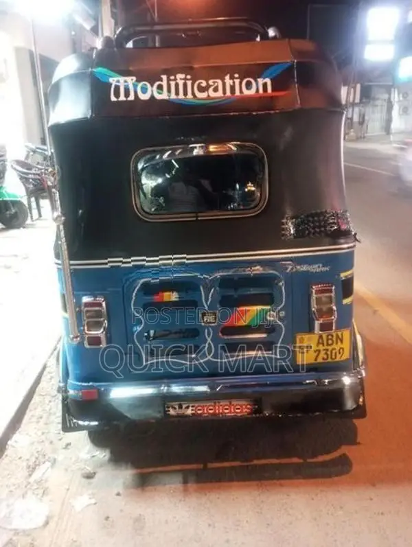 Bajaj RE 2018