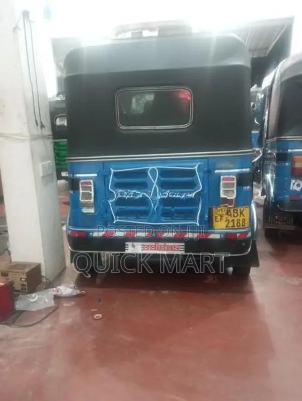 Bajaj RE 2018